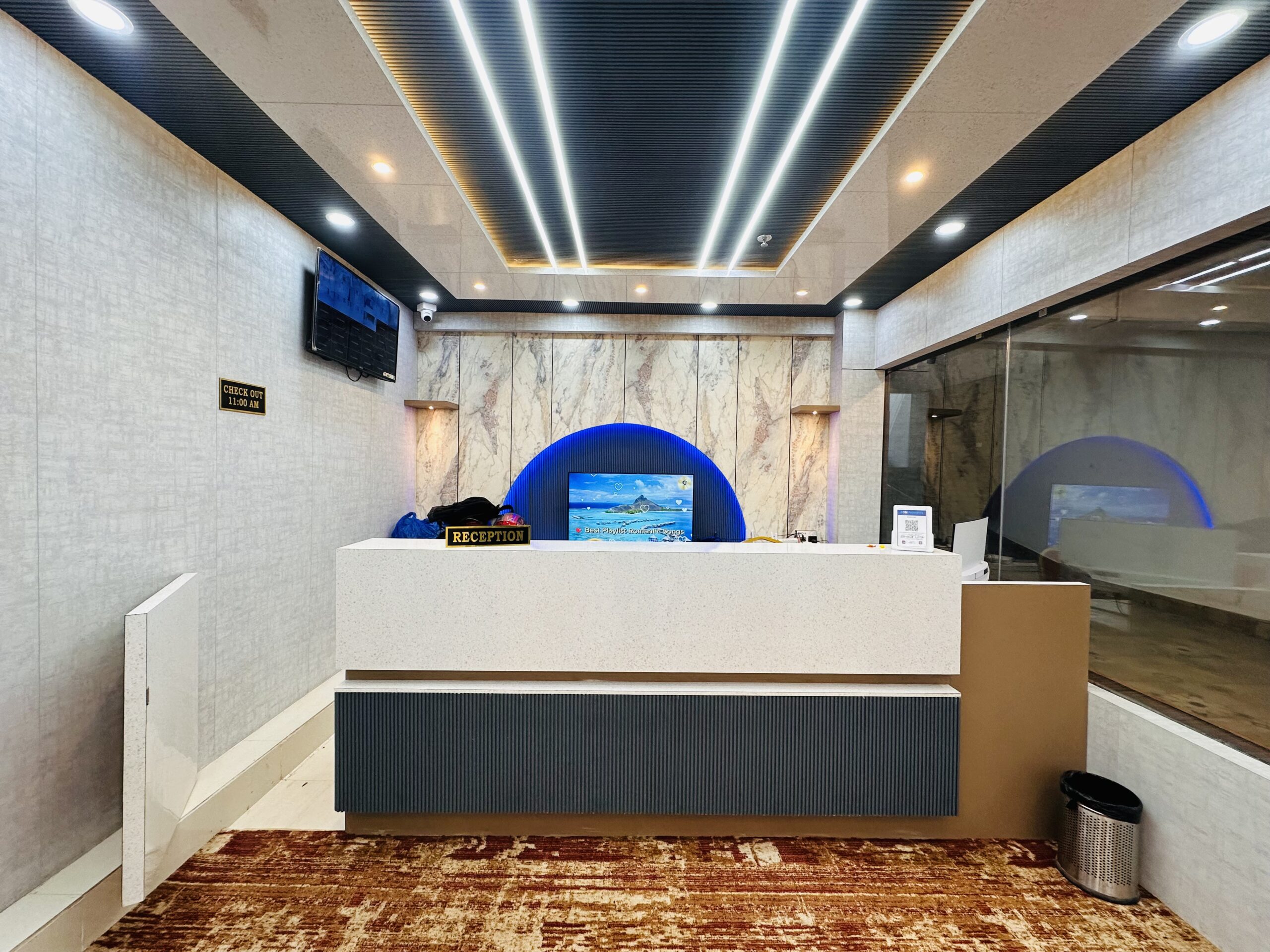 Luxury Room and Receiption at Hotel Manjit